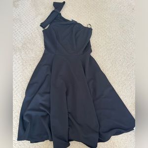 Knee length black dress once shoulder